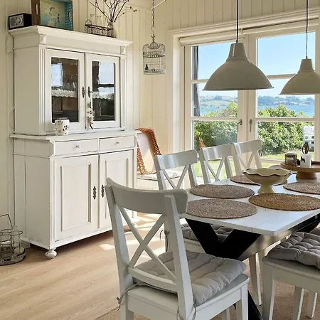 Three-bedroom In 4 Holiday home *