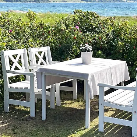 Holiday home Three-bedroom In 4 *