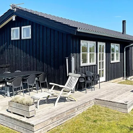 Three-bedroom In 4 Holiday home *