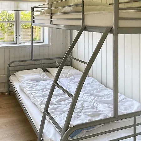 Three-bedroom In 4 Holiday home *