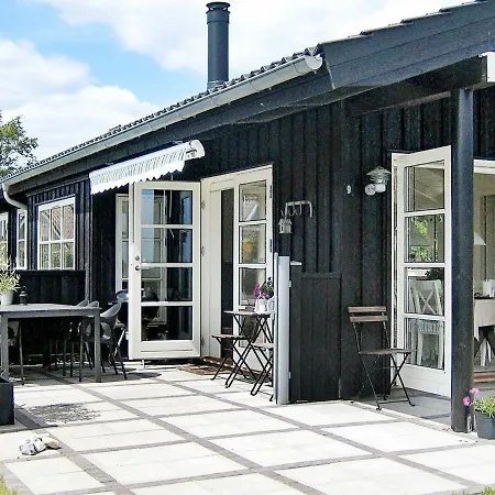 Holiday home Three-bedroom In 4 *